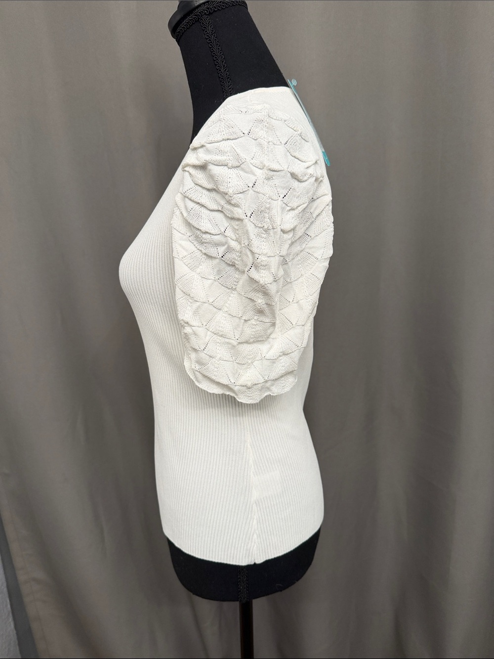 Ivory V-Neck Puff Sleeve Ribbed Knit Top - Picture 2 of 6
